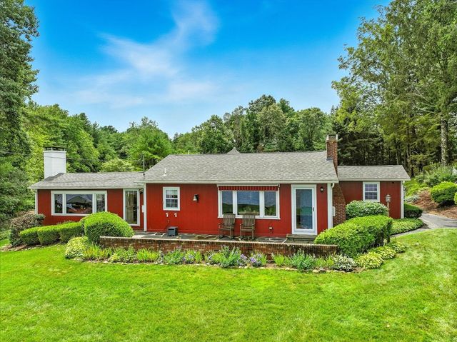 17 Moorings Way, West Brookfield, MA 01585