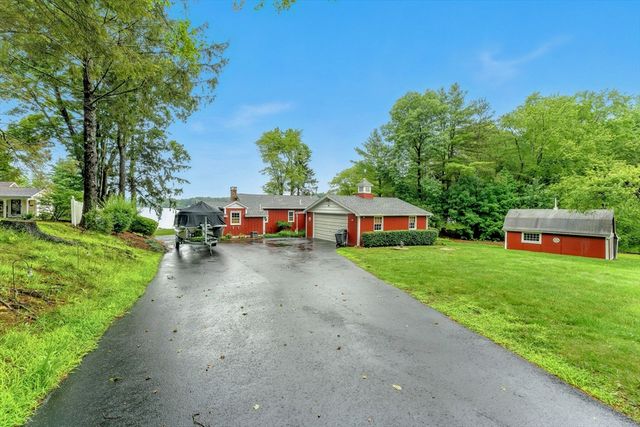 17 Moorings Way, West Brookfield, MA 01585