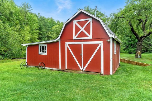 17 Moorings Way, West Brookfield, MA 01585
