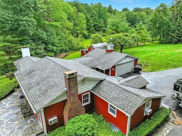 17 Moorings Way, West Brookfield, MA 01585
