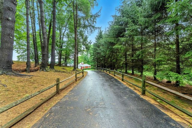 17 Moorings Way, West Brookfield, MA 01585