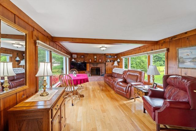 17 Moorings Way, West Brookfield, MA 01585