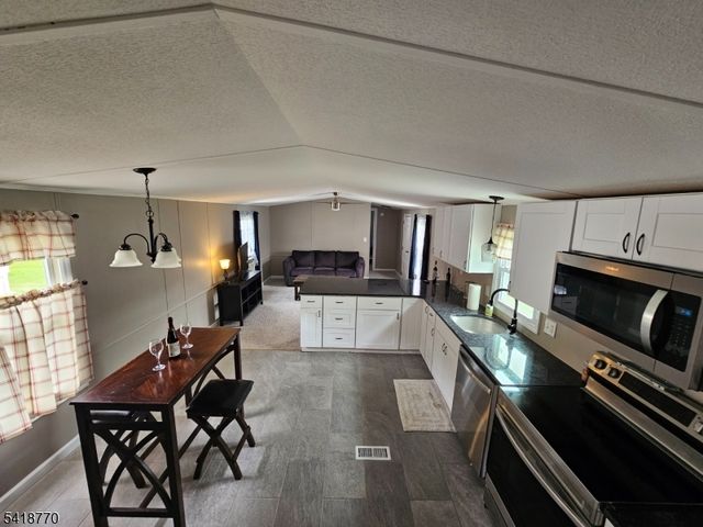 10 Clover, White Twp., NJ 07823