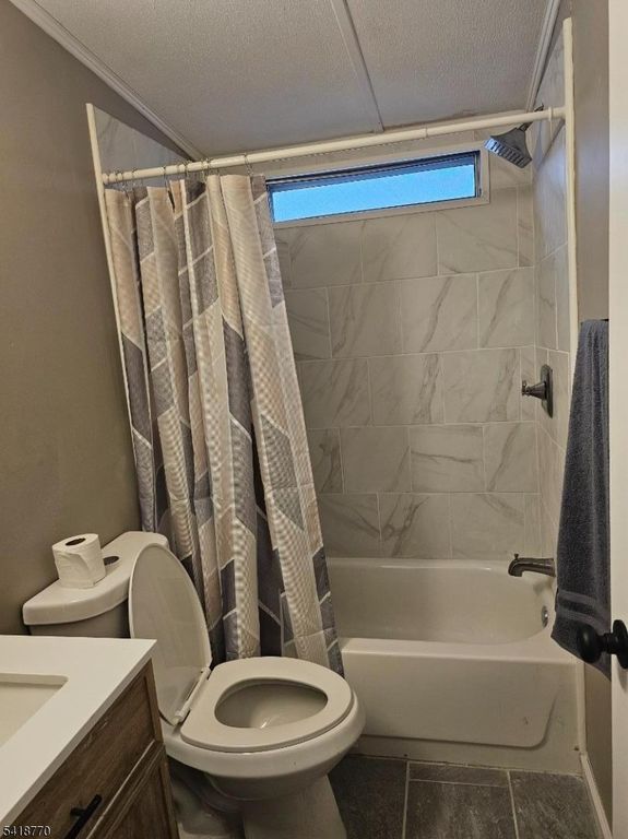 Image 14 of property listing at 10 Clover, White Twp., NJ 07823