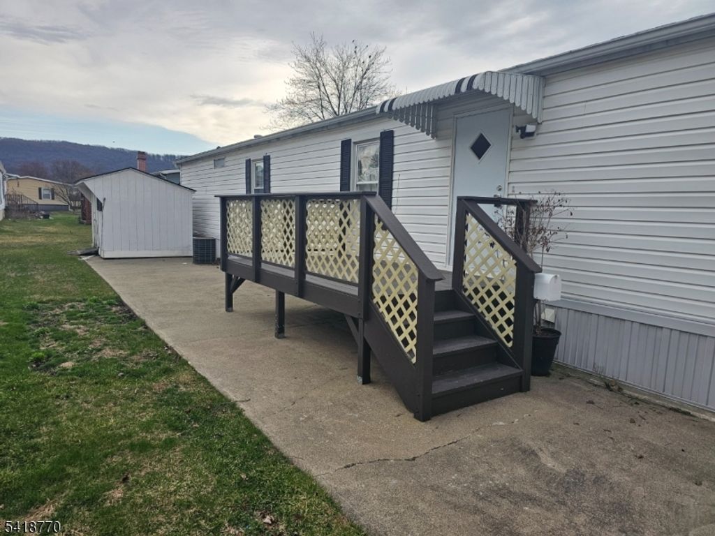 Image 16 of property listing at 10 Clover, White Twp., NJ 07823