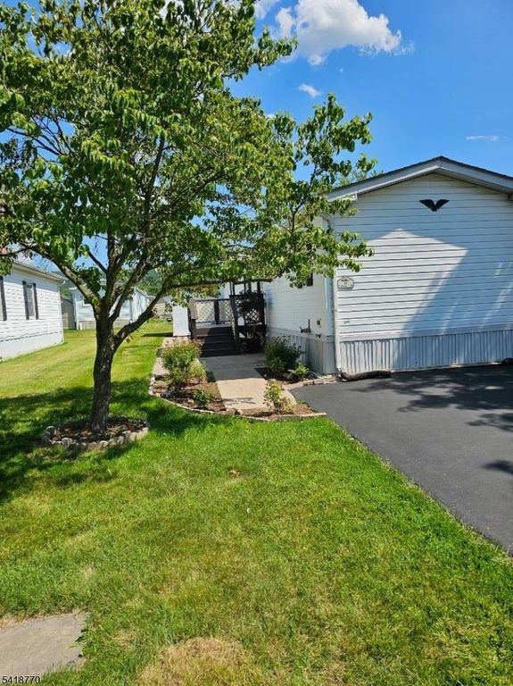 Image 3 of property listing at 10 Clover, White Twp., NJ 07823