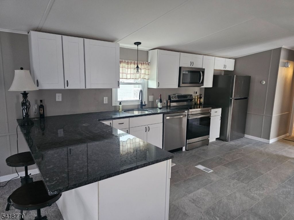 Image 7 of property listing at 10 Clover, White Twp., NJ 07823