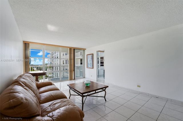 231 174th Street 617, Sunny Isles Beach, FL 33160