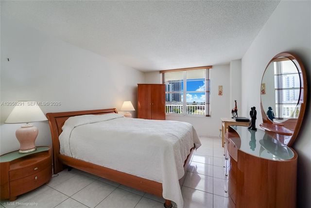231 174th Street 617, Sunny Isles Beach, FL 33160