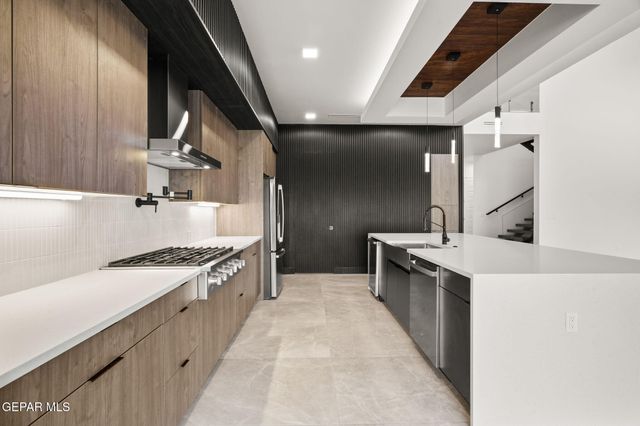 856 West Gate, El Paso, TX 79932