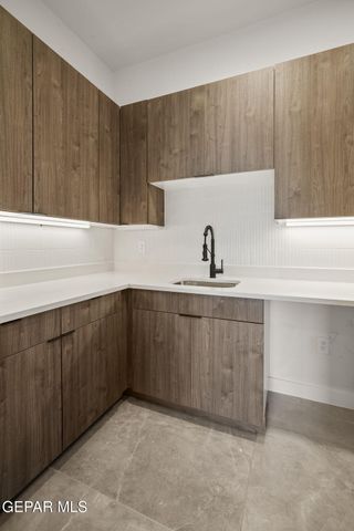 856 West Gate, El Paso, TX 79932