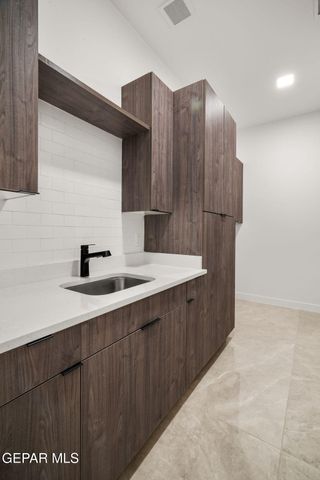 856 West Gate, El Paso, TX 79932