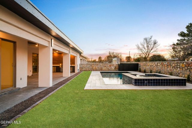 856 West Gate, El Paso, TX 79932