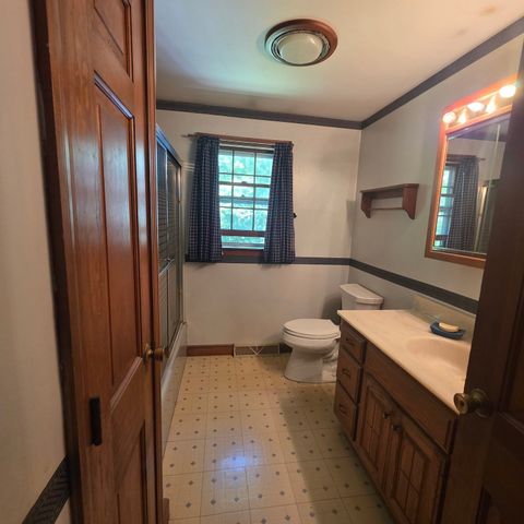 549 East Washington Street, Hanson, MA 02341