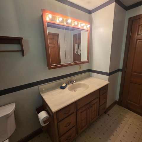 549 East Washington Street, Hanson, MA 02341