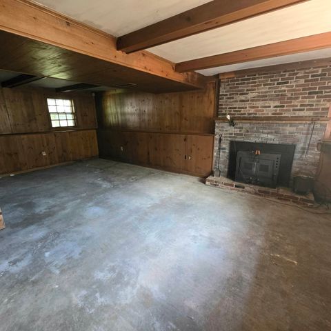 549 East Washington Street, Hanson, MA 02341