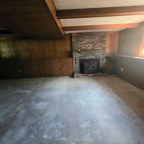 549 East Washington Street, Hanson, MA 02341