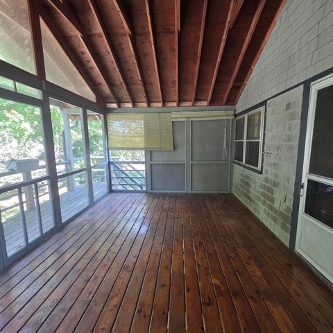 549 East Washington Street, Hanson, MA 02341