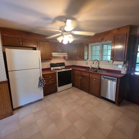 549 East Washington Street, Hanson, MA 02341