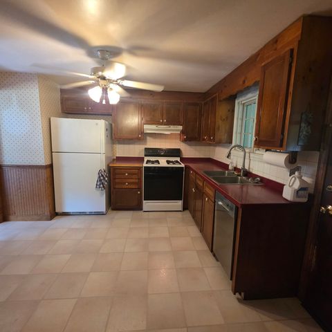 549 East Washington Street, Hanson, MA 02341