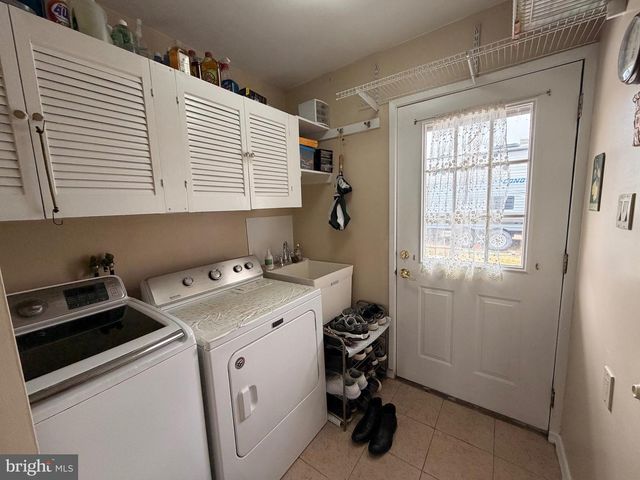 25 BALSAM RD, Levittown, PA 19057