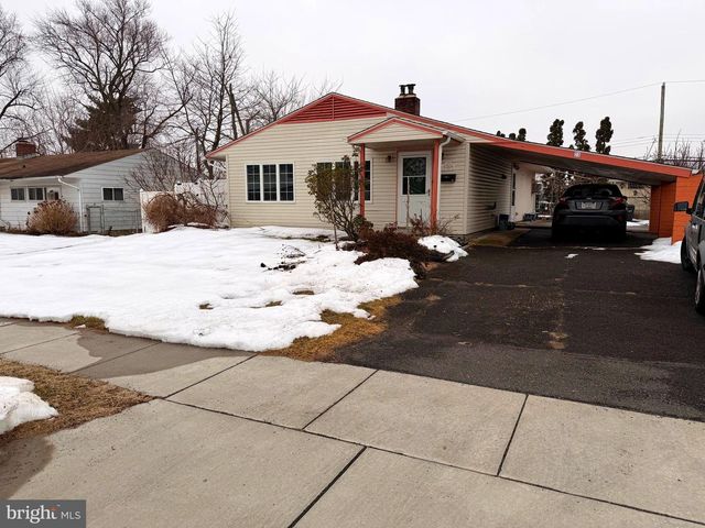 25 BALSAM RD, Levittown, PA 19057