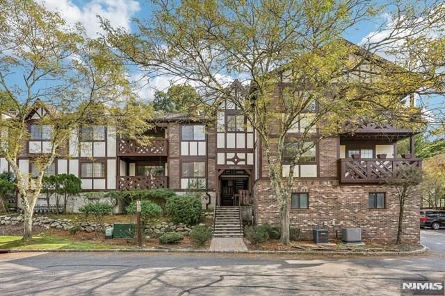 2612 Hemingway Lane, Mahwah, NJ 07430