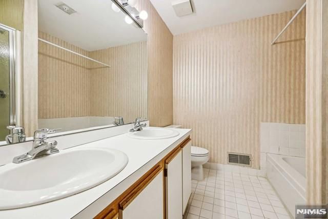 2612 Hemingway Lane, Mahwah, NJ 07430