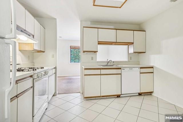 2612 Hemingway Lane, Mahwah, NJ 07430