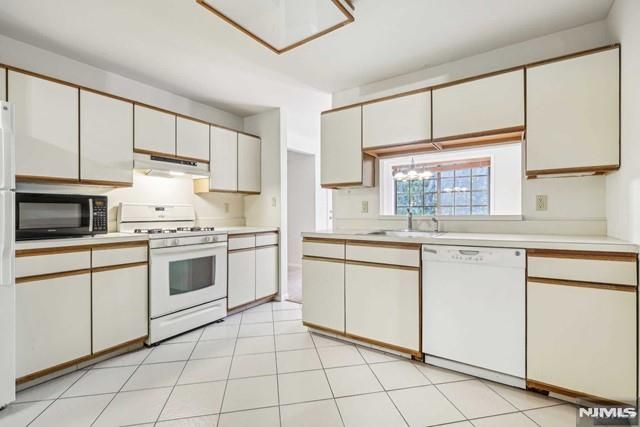 2612 Hemingway Lane, Mahwah, NJ 07430