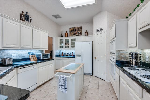 7928 Fox Chase Drive, Arlington, TX 76001