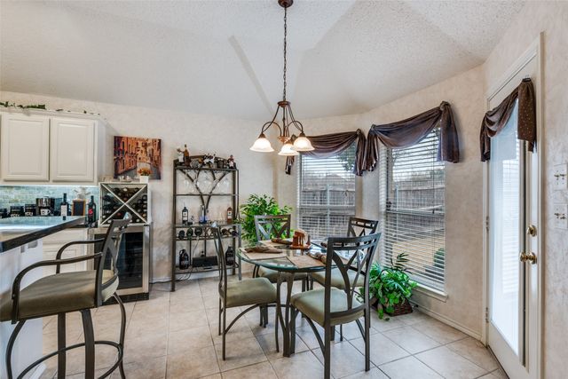 7928 Fox Chase Drive, Arlington, TX 76001