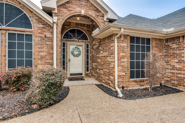 7928 Fox Chase Drive, Arlington, TX 76001