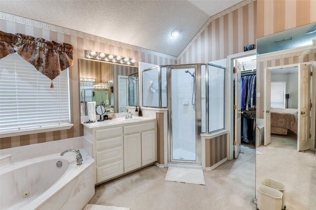 7928 Fox Chase Drive, Arlington, TX 76001