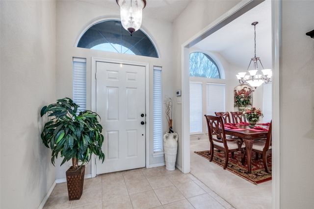 7928 Fox Chase Drive, Arlington, TX 76001