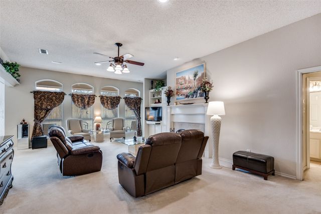 7928 Fox Chase Drive, Arlington, TX 76001