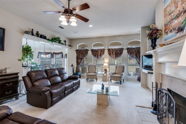 7928 Fox Chase Drive, Arlington, TX 76001