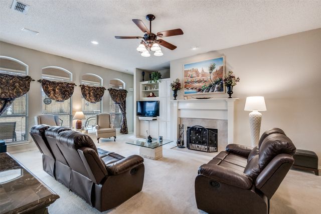 7928 Fox Chase Drive, Arlington, TX 76001