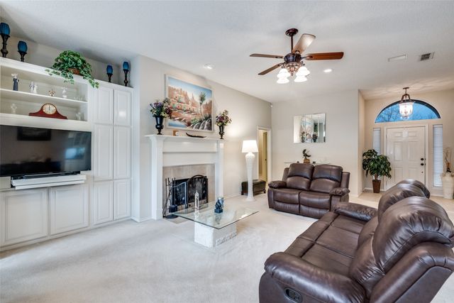 7928 Fox Chase Drive, Arlington, TX 76001