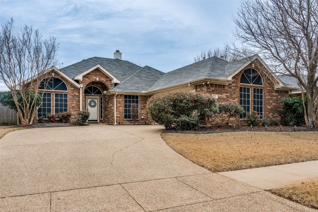 7928 Fox Chase Drive, Arlington, TX 76001