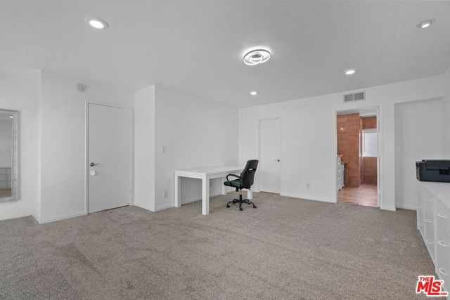 5255 Coldwater Canyon Avenue B, Sherman Oaks, CA 91401