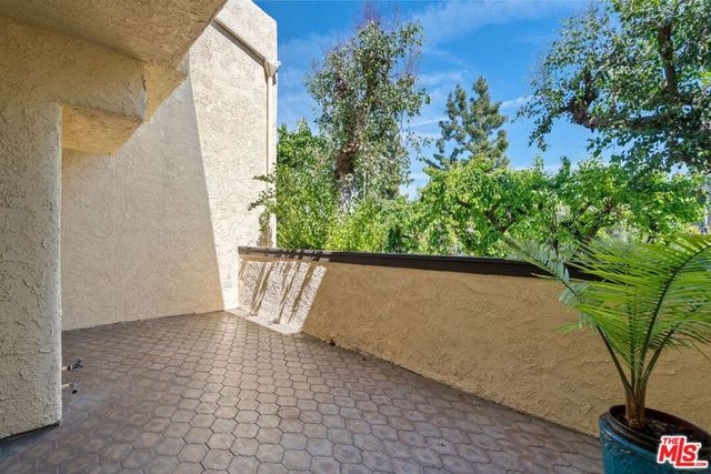 5255 Coldwater Canyon Avenue B, Sherman Oaks, CA 91401