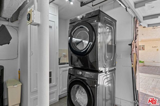 5255 Coldwater Canyon Avenue B, Sherman Oaks, CA 91401