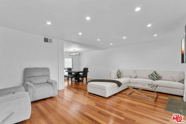 5255 Coldwater Canyon Avenue B, Sherman Oaks, CA 91401