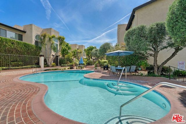 5255 Coldwater Canyon Avenue B, Sherman Oaks, CA 91401