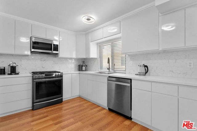 5255 Coldwater Canyon Avenue B, Sherman Oaks, CA 91401