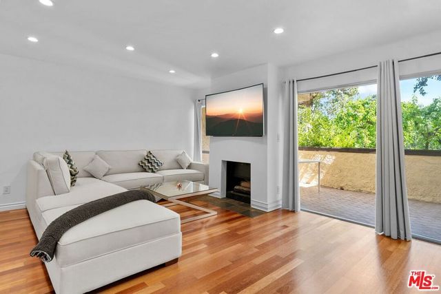 5255 Coldwater Canyon Avenue B, Sherman Oaks, CA 91401