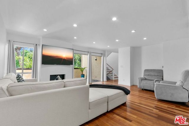 5255 Coldwater Canyon Avenue B, Sherman Oaks, CA 91401