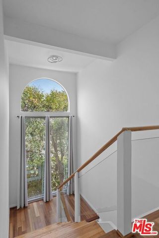 5255 Coldwater Canyon Avenue B, Sherman Oaks, CA 91401