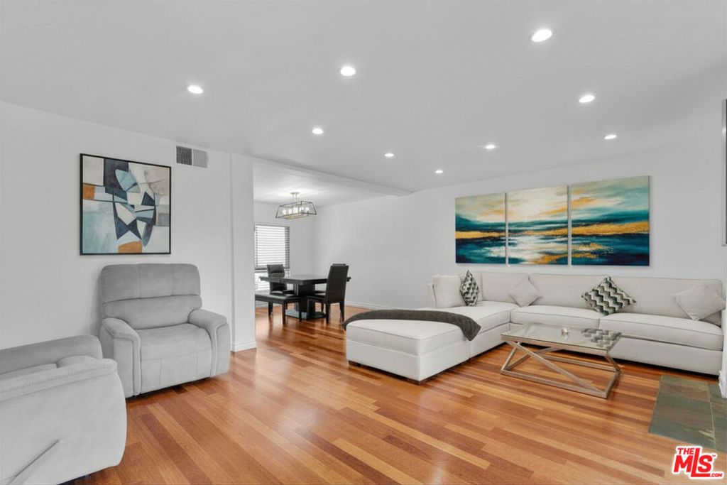 5255 Coldwater Canyon Avenue B, Sherman Oaks, CA 91401